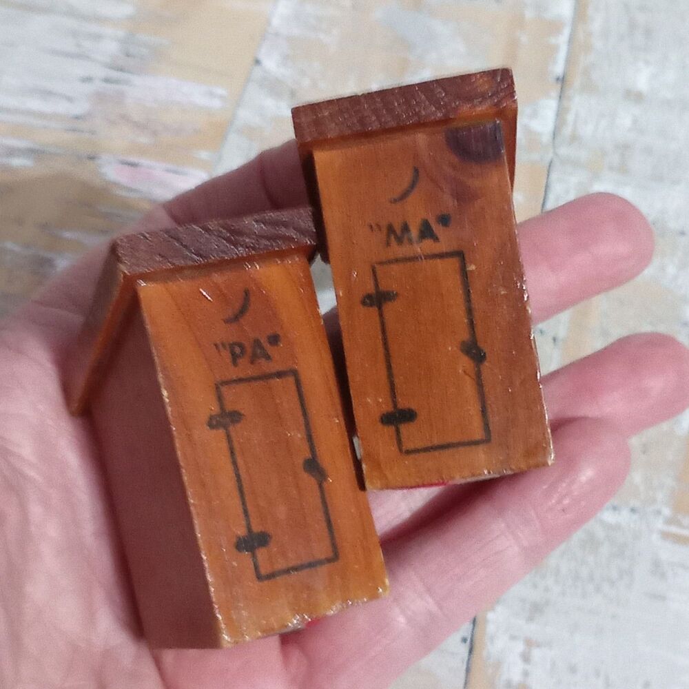 Vintage Folk Art Ma & Pa Outhouse Salt & Pepper Shakers Kitsch Cedar Wood 1950's